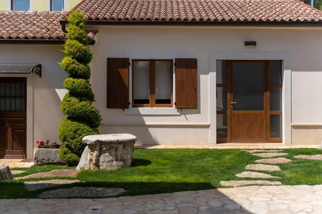 Villa Pilato Lasci 0*,