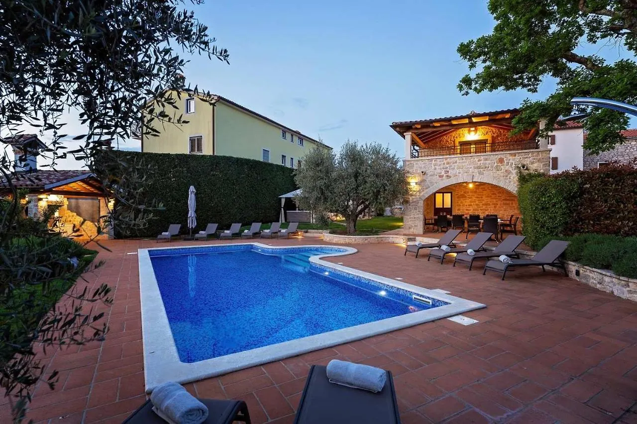 Villa Pilato Lasci 0*,