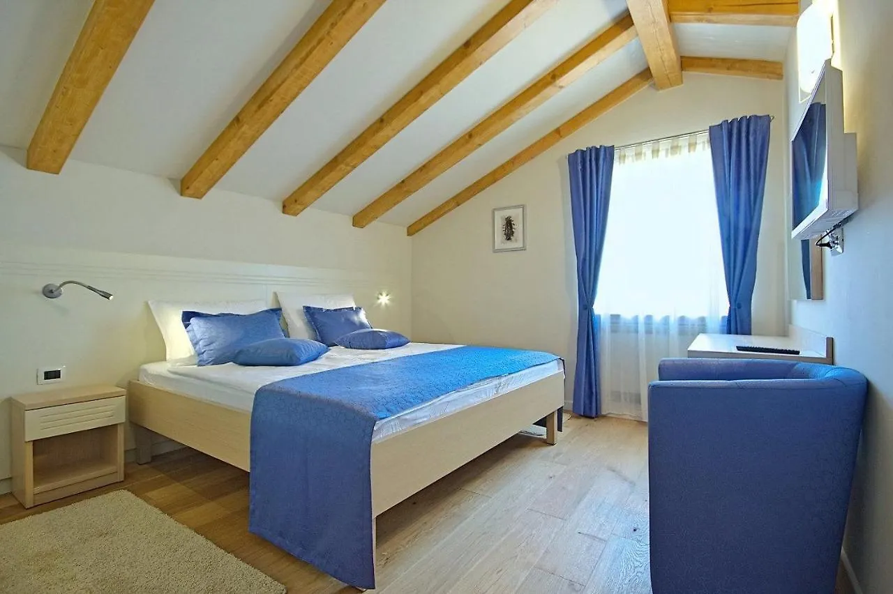 Villa Pilato Lasci 0*,